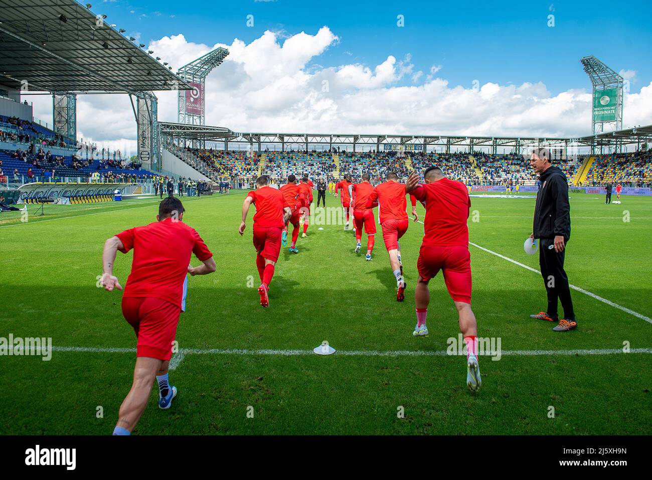 Frosinone, Italien. 25. Apr, 2022. Fußballspieler von AC Monza während des Aufwärmpuls des Spiels Frosinone-Monza im Benito Stirpe Stadium während des Fußballspiels der Serie B, Stadio Benito Stirpe, Frosinone gegen Monza, im Stadio Benito Stirpe Stadion, Frosinone Stadt, Italien. 25. April 2022 (Foto von AllShotLive/Sipa USA) Quelle: SIPA USA/Alamy Live News Stockfoto