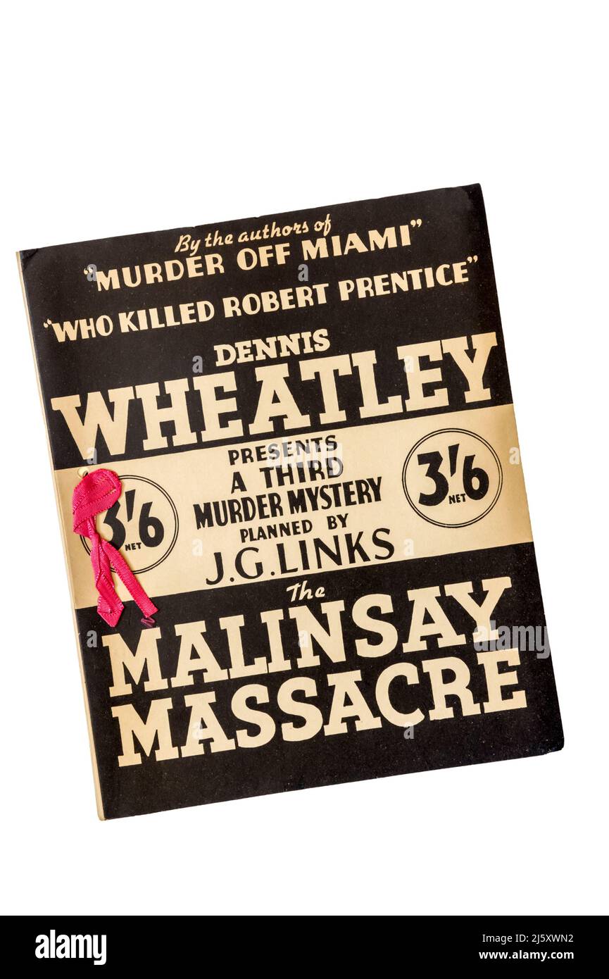The Malinsay Massacre von Dennis Wheatley & J. G. Links präsentiert als lose-Blatt-Verbrechensdossier oder Fallakte mit Notizen und Beweisen. Stockfoto