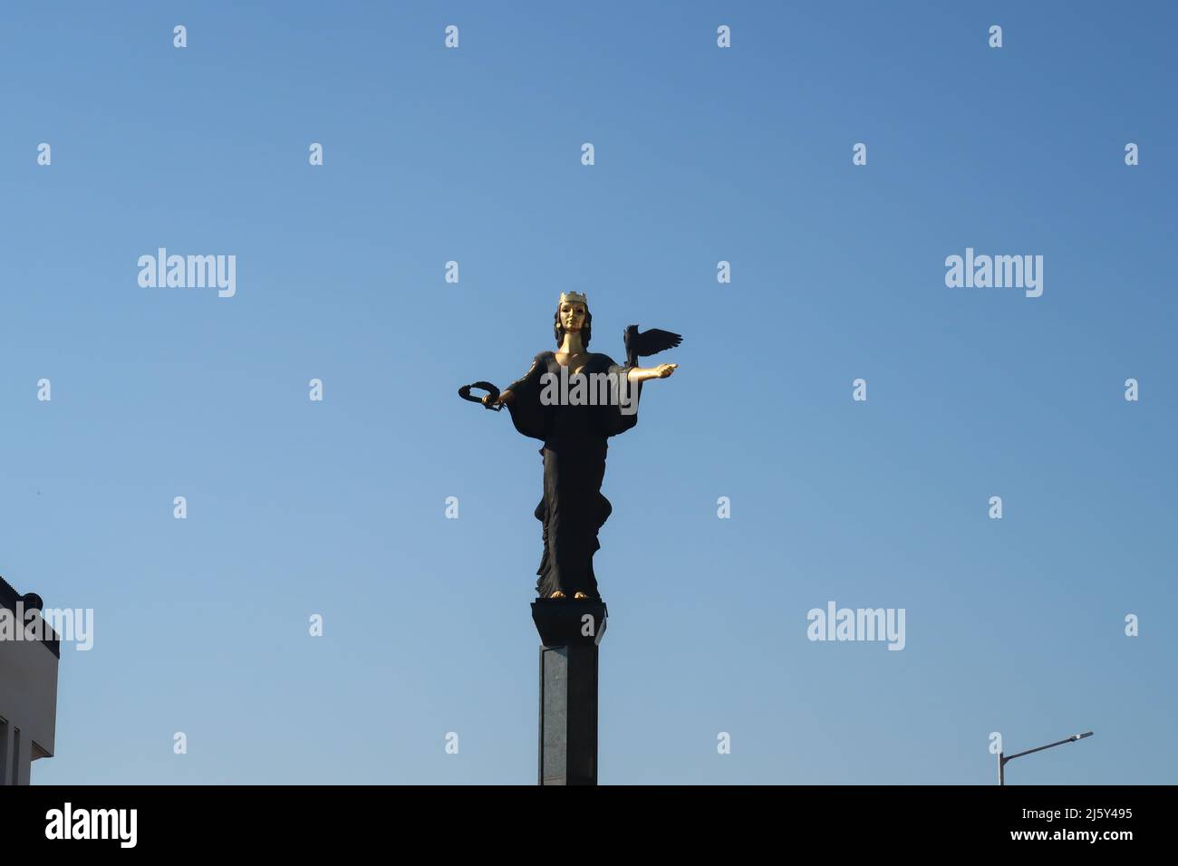 Die Statue von Sveta Sofia auf dem St. Nedelya Platz in Sofia, Bulgarien 2021 Stockfoto