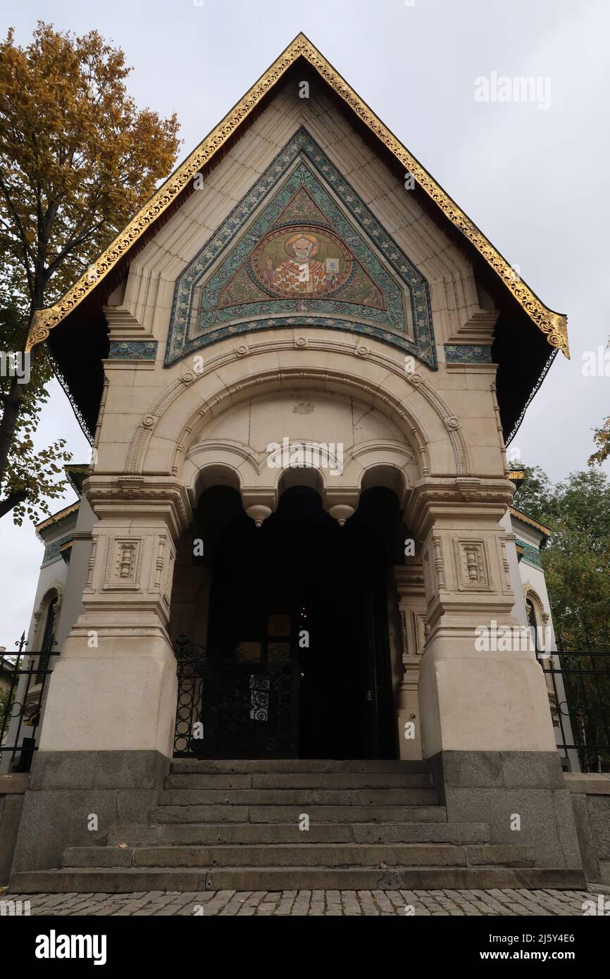 Eintritt in die Russische Kirche in Sofia, die Kirche des heiligen Nikolaus des Wundertäters, Bulgarien 2021 Stockfoto