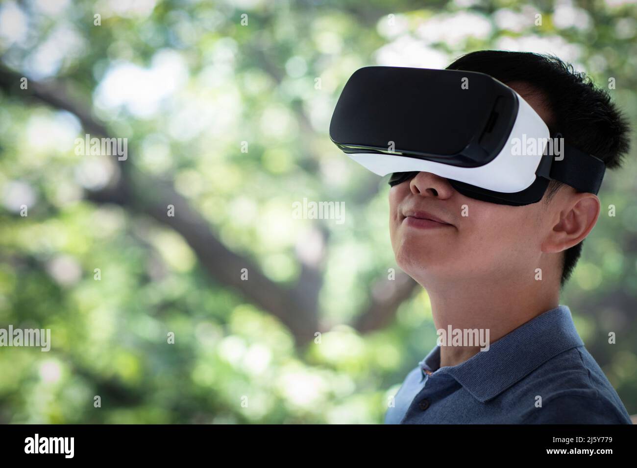 Nahaufnahme mit einem VR-Headset Stockfoto