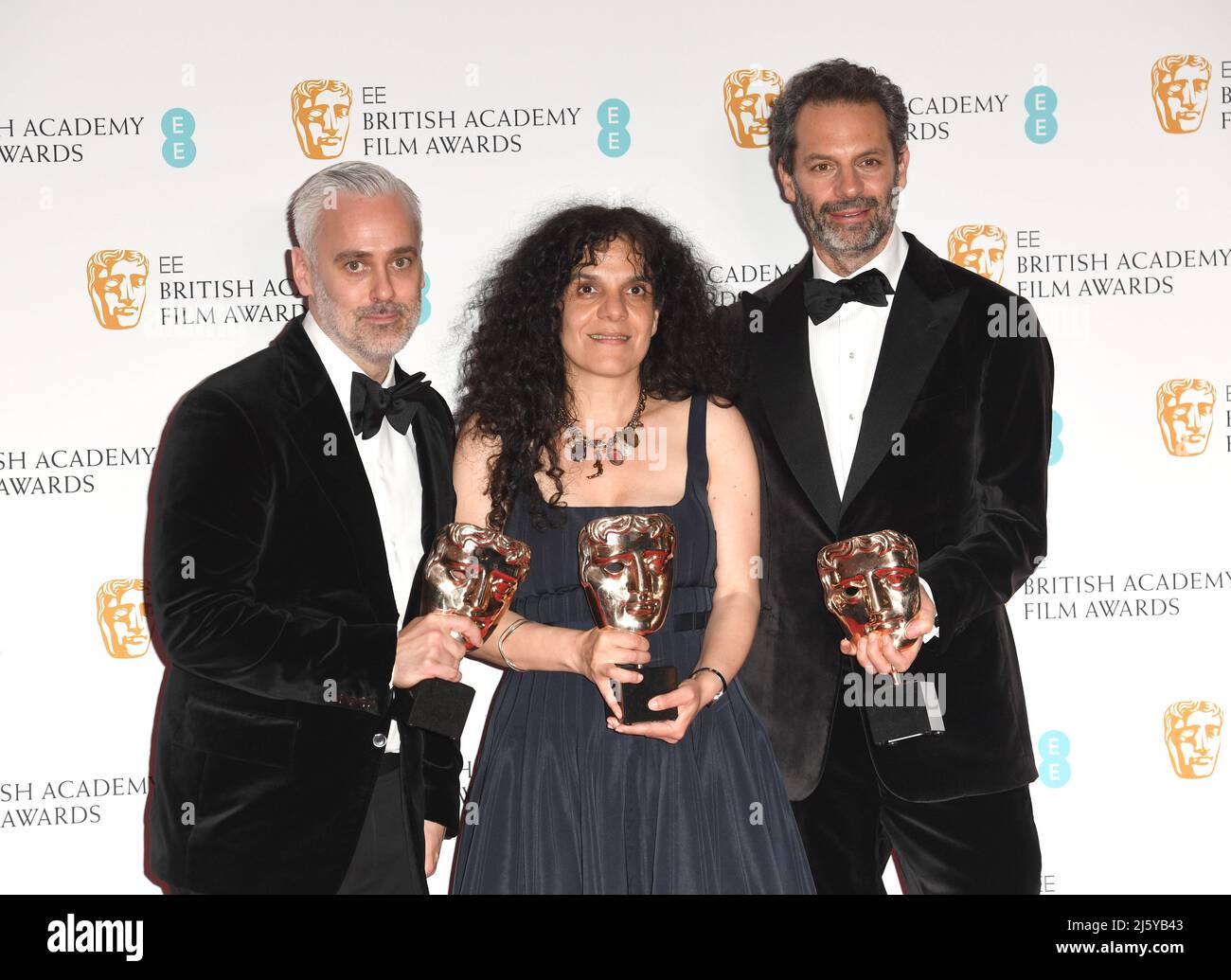 Foto muss gutgeschrieben werden ©Alpha Press 085000 13/03/2022 Iain Canning Tanya Seghatchian Emile Sherman EE BAFTA British Academy Film Awards 2022 in der Royal Albert Hall in London Stockfoto