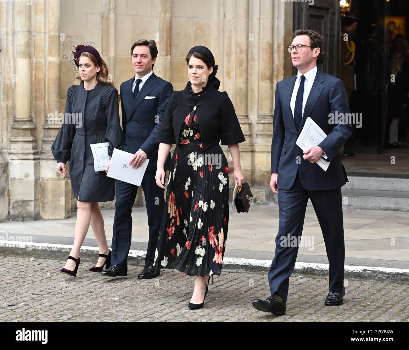 Foto muss gutgeschrieben werden ©Alpha Press 079965 29/03/2022 Prinzessin Beatrice und Edoardo Mapelli Mozzi mit Jack Brooksbank und Prinzessin Eugenie im Erntedankgottesdienst für seine Königliche Hoheit, den Prinz Philip Duke von Edinburgh, hielt in der Westminster Abbey in London. Stockfoto