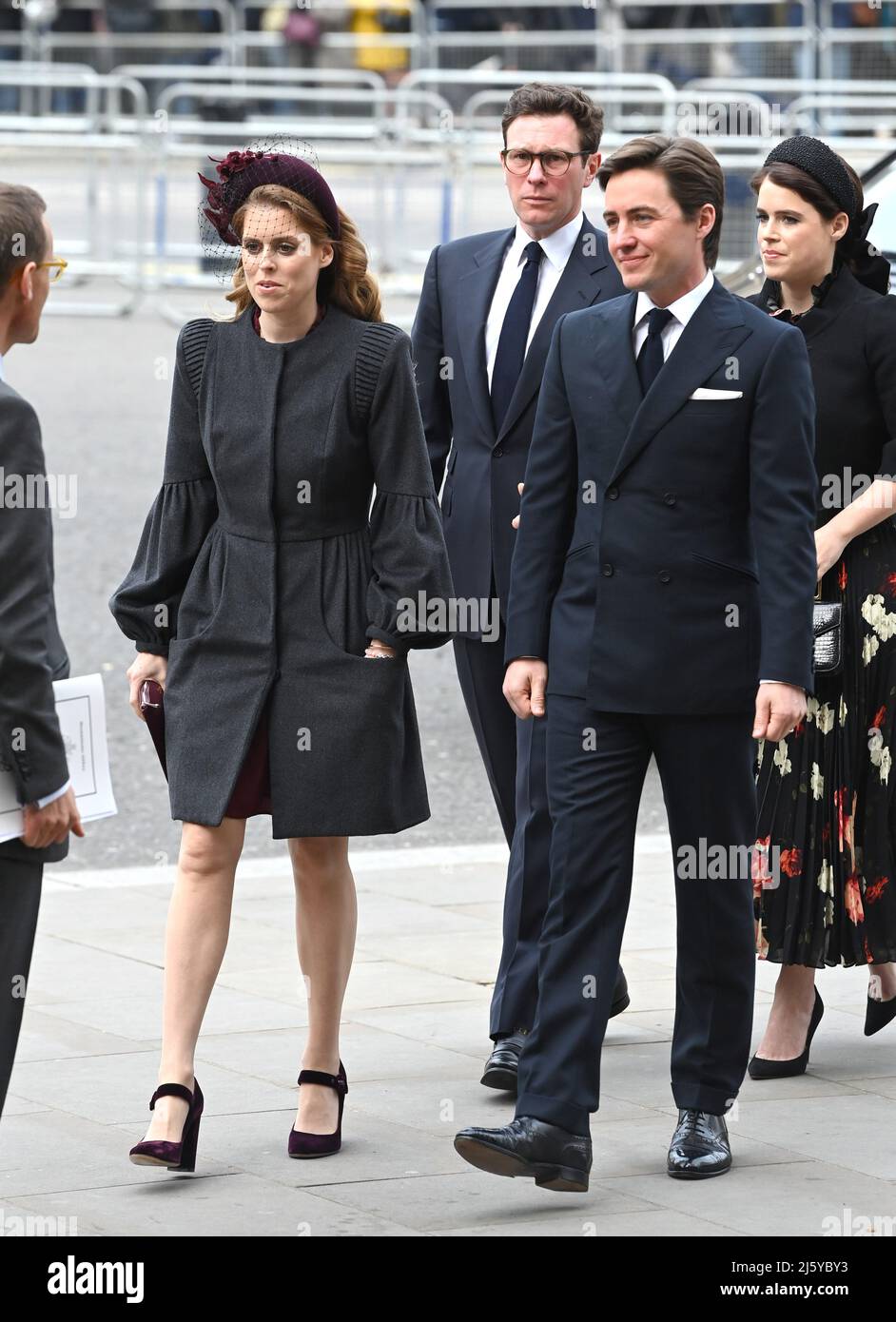 Foto muss gutgeschrieben werden ©Alpha Press 079965 29/03/2022 Prinzessin Beatrice und Edoardo Mapelli Mozzi mit Jack Brooksbank und Prinzessin Eugenie im Erntedankgottesdienst für seine Königliche Hoheit, den Prinz Philip Duke von Edinburgh, hielt in der Westminster Abbey in London. Stockfoto