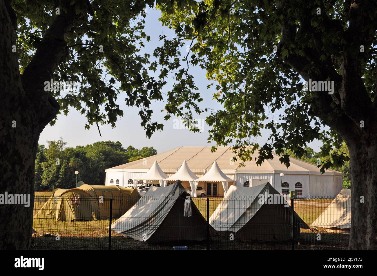 Kundentreffen im Espace Jean Paul 2 auf der Domaine de la Castille in Solliès-Ville Stockfoto