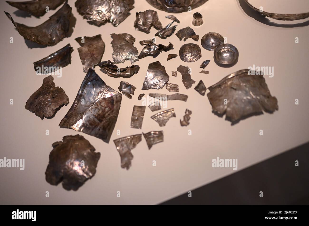 La Tene II-Typ Fibeln, Silber, Perotito-Hort. Das Nationale Archäologische Museum (MAN), das eines der weltweit wichtigsten antiken Museen beherbergt Stockfoto
