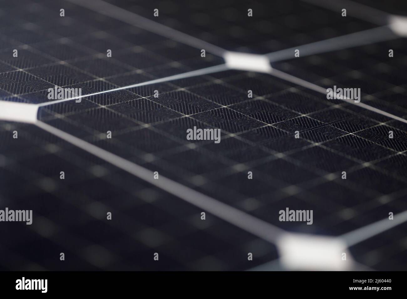 Nahaufnahme des Photovoltaikmoduls des Solarpanels. Vollbilderansicht von Solarmodulen. Stockfoto