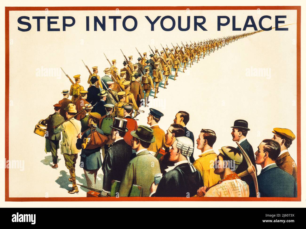 Ein britisches Werbeplakat aus dem Jahr 1915, auf dem eine in die Ferne marschierende Soldatensäule zu sehen ist, während im Vordergrund eine Vielzahl von Männern in ziviler Kleidung zusammenkommt. Künstler Unbekannt. Stockfoto