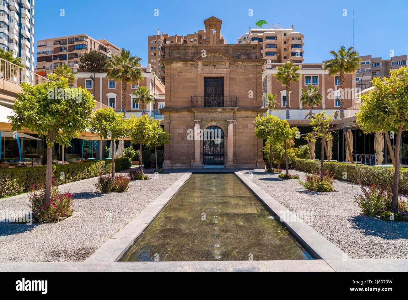 Die Kapelle des Hafens von Malaga befindet sich in der Stadt Málaga im Bereich des Hafenhafens 'Muelle Uno'. Errichtet als Oratorium im Jahre 1531 weiter draußen im Hafengebiet. Stockfoto