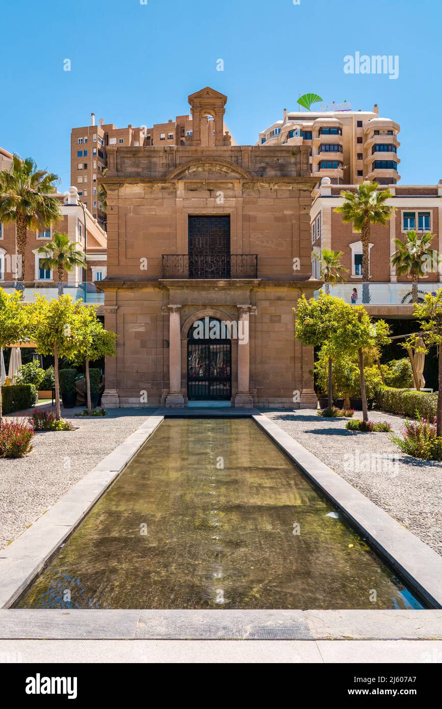 Die Kapelle des Hafens von Malaga befindet sich in der Stadt Málaga im Bereich des Hafenhafens 'Muelle Uno'. Errichtet als Oratorium im Jahre 1531 weiter draußen im Hafengebiet. Stockfoto
