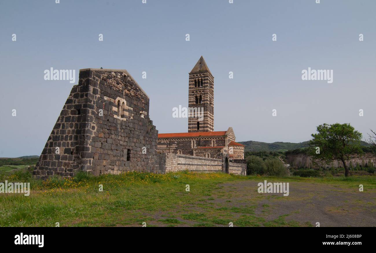 Die Basilika der Heiligen Dreifaltigkeit von Saccargia ist eine