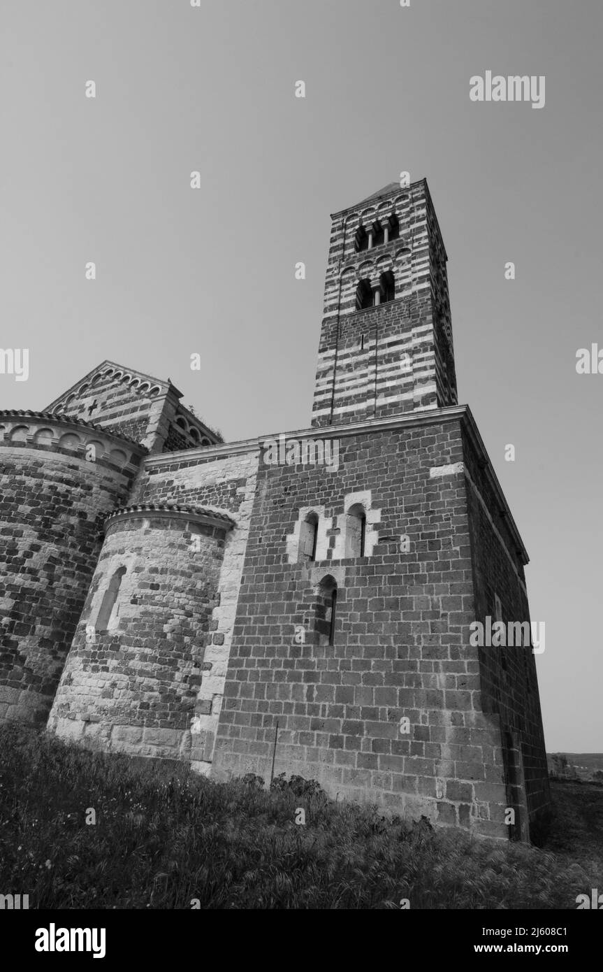 Die Basilika der Heiligen Dreifaltigkeit von Saccargia ist eine romanische Kirche in der Gemeinde Codrongianos in der Provinz Sassari One Stockfoto