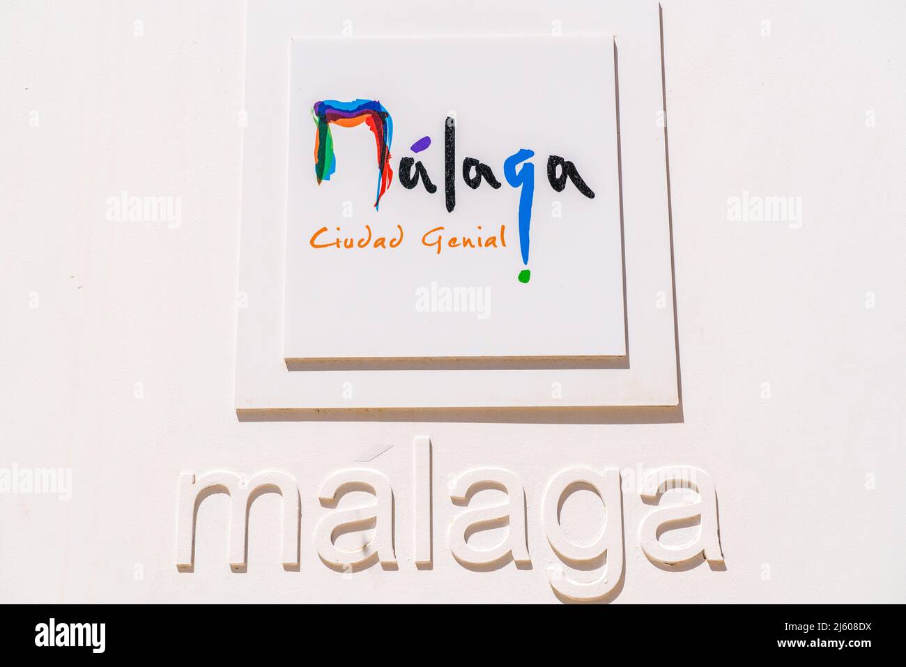 Touristisches Zeichen der Stadt Malaga mit dem Slogan 'Ciudad Genial' -´ Cool City. Stockfoto