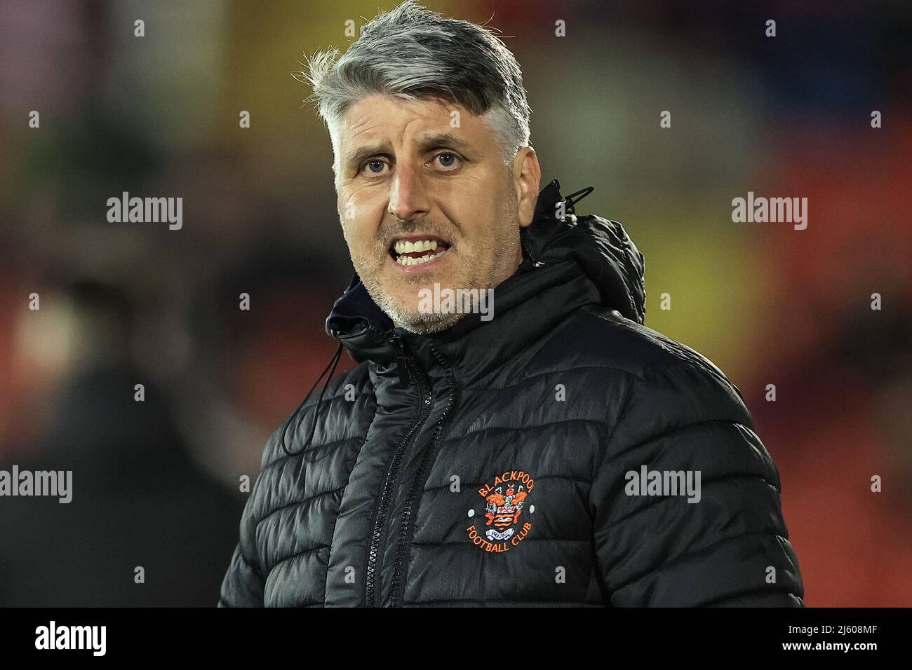 Barnsley, Großbritannien. 26. April 2022. Mike Garrity Assistant Head Coach von Blackpool während des Spiels in Barmsley, Vereinigtes Königreich am 4/26/2022. (Foto von Mark Cosgrove/News Images/Sipa USA) Quelle: SIPA USA/Alamy Live News Stockfoto