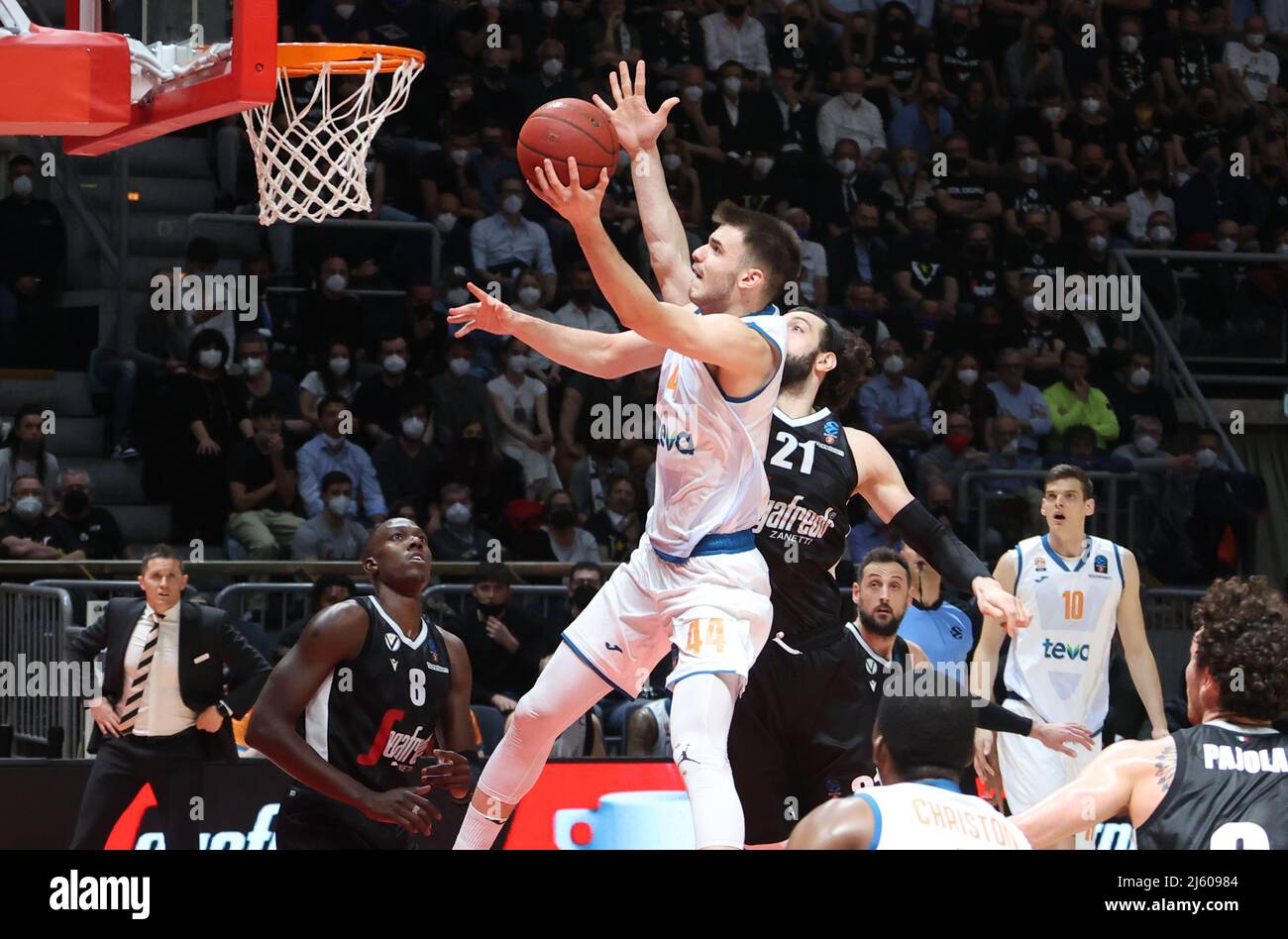 Bologna, Italien. 26. April 2022. Fedor Zugic (Ratiopharm Ulm) beim Viertelfinale des Eurocup-Spiels Segafredo Virtus Bologna gegen. Ratiopharm Ulm im Sportpalast Paladozza - Bologna, 26. April 2022 Quelle: Independent Photo Agency/Alamy Live News Stockfoto