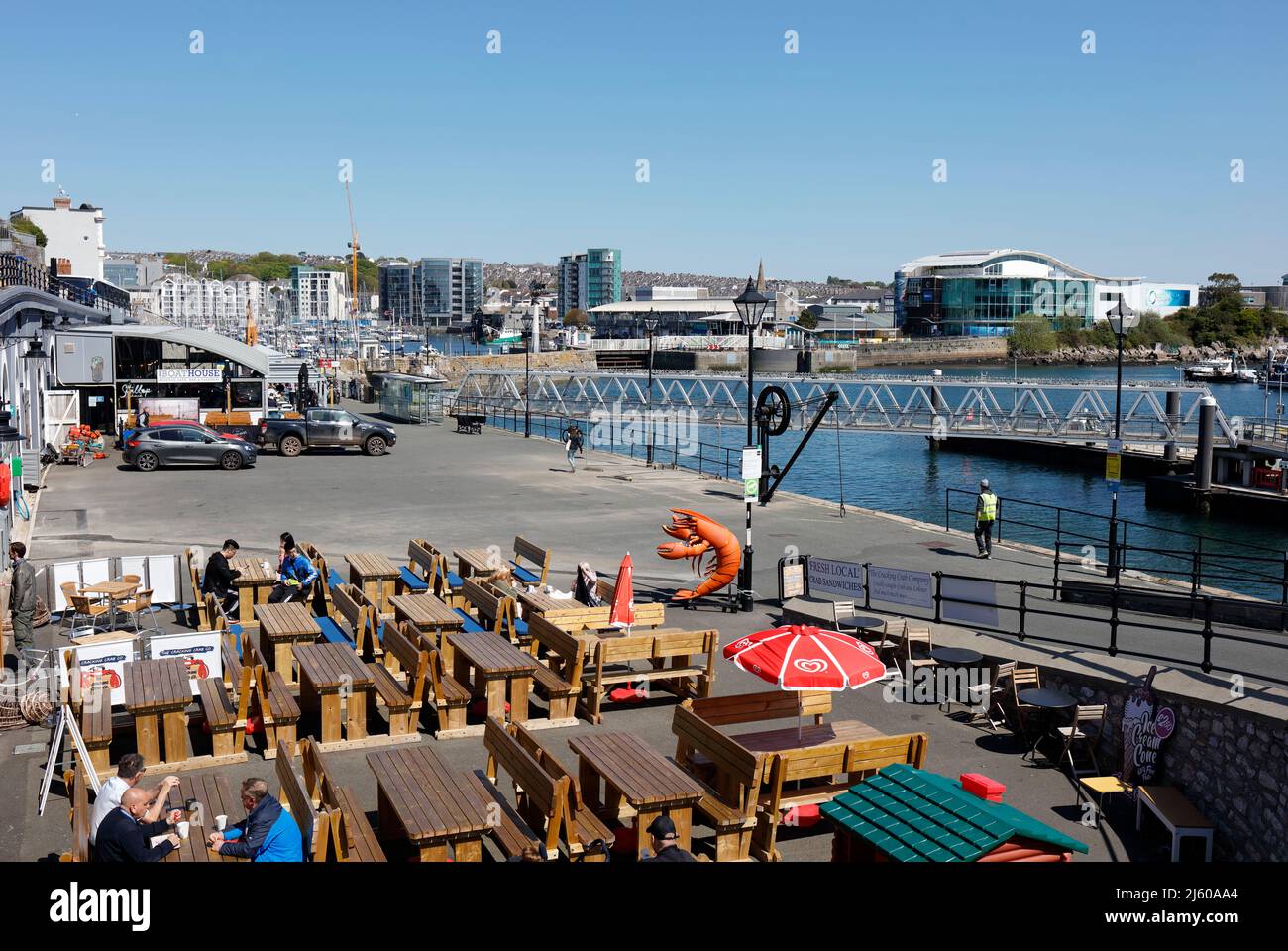 Plymouth, Devon, Großbritannien. 26.. April 2022. Ein sonniger Frühlingstag im Barbican in Plymouth Stockfoto