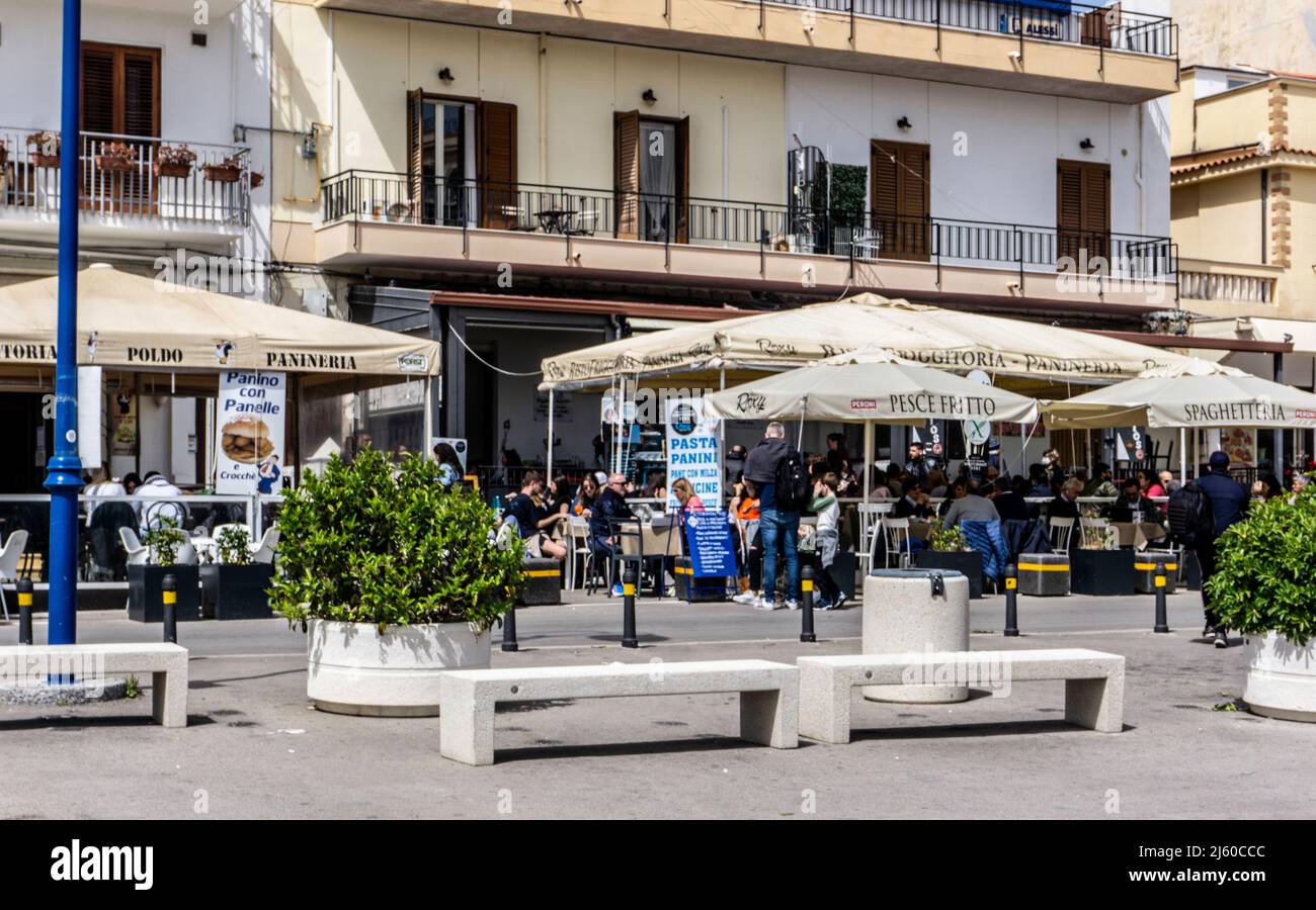 Essen gehen im Dorf Mondello, Sizilien, Italien. Stockfoto