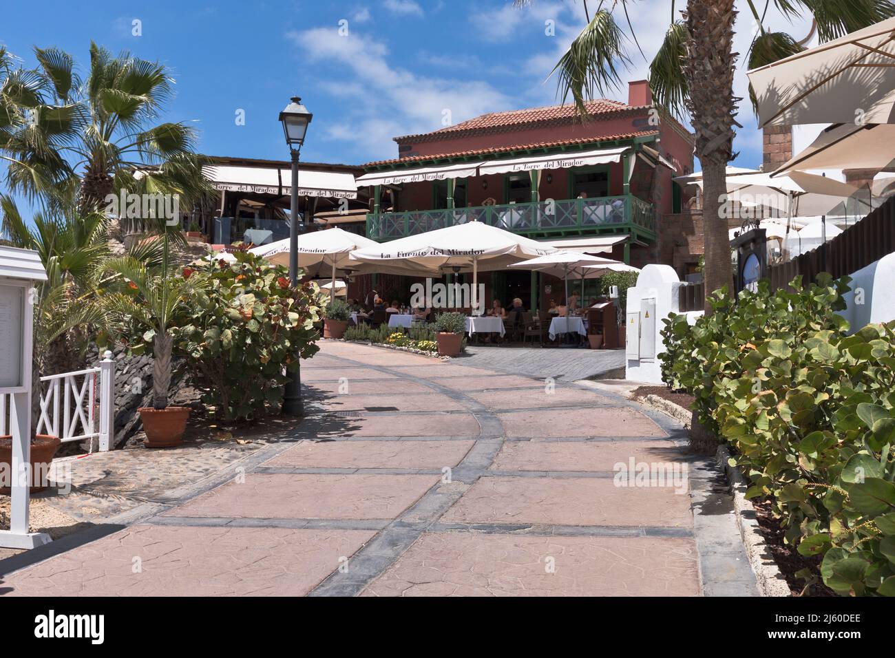 dh Playa del Duque COSTA ADEJE TENERIFFA Tourist Urlaub Café Restaurant Menschen Promenade Restaurants Stockfoto