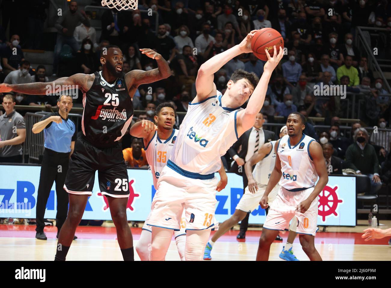 Bologna, Italien. 26. April 2022. Nicolas Bretzel (Ratiopharm Ulm) beim Viertelfinale der Eurocup-Meisterschaft Segafredo Virtus Bologna gegen. Ratiopharm Ulm im Sportpalast Paladozza - Bologna, 26. April 2022 Quelle: Independent Photo Agency/Alamy Live News Stockfoto