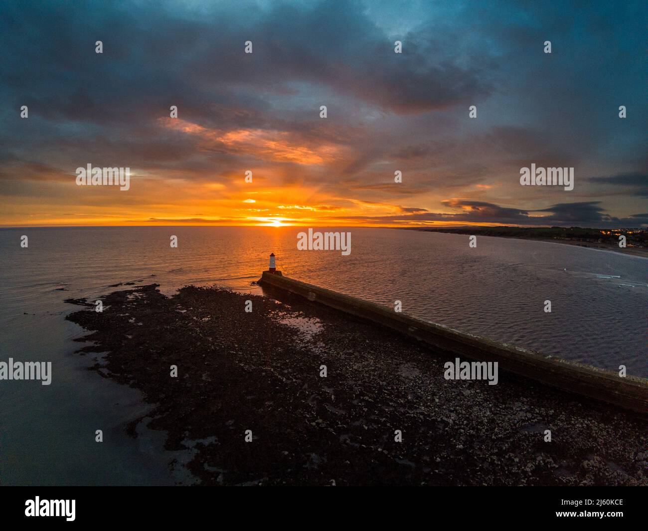 Berwick Pier und der nördlichste Leuchtturm in England Stockfoto