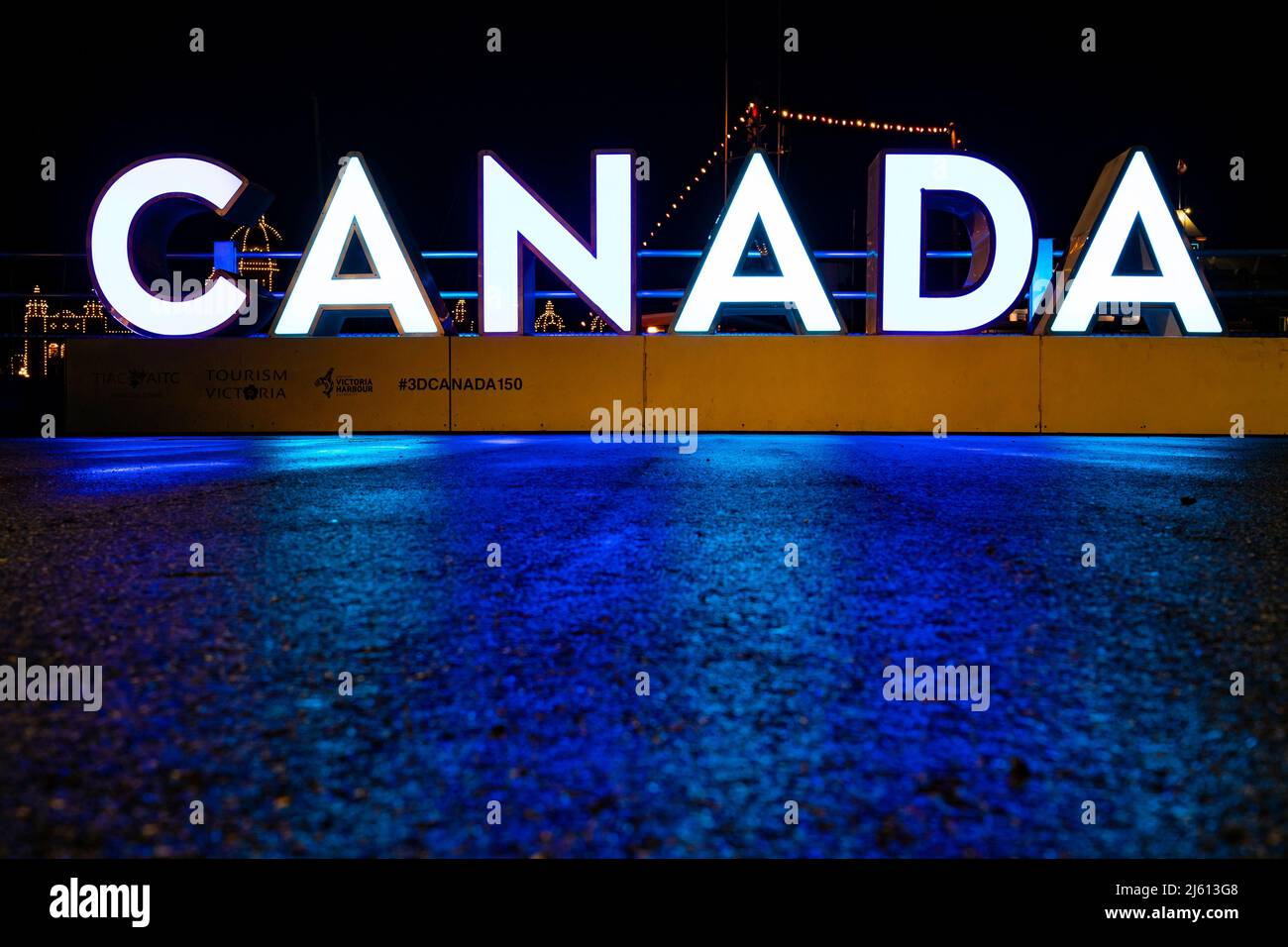 Beleuchtetes Kanada-Schild bei Nacht in Victoria, Vancouver Island, British Columbia, Kanada Stockfoto