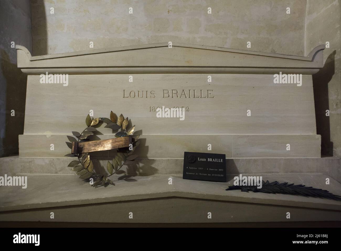 Grab des französischen Erziehers und Erfinders Louis Braille (1809-1952) in der Krypta des Panthéon in Paris, Frankreich. Stockfoto
