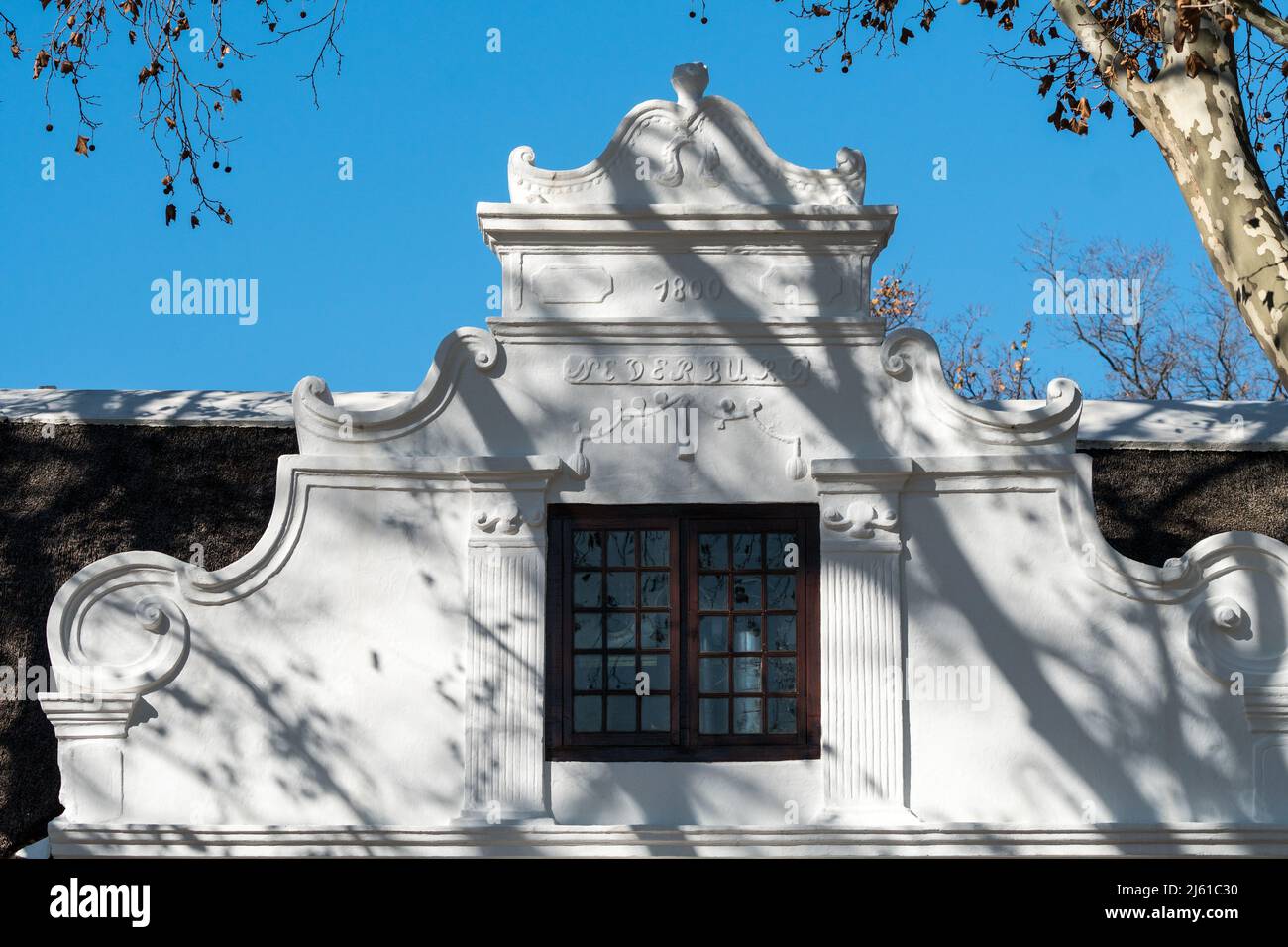 Nederburg Herrenhaus Giebel, die Cape niederländischen Architektur Stil Konzept architektonischen Elementen ist Stockfoto