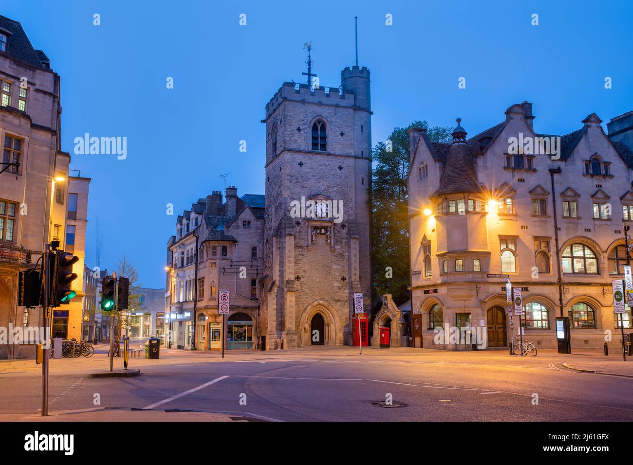 Carfax Tower im Morgengrauen. Oxford, Oxfordshire, England Stockfoto