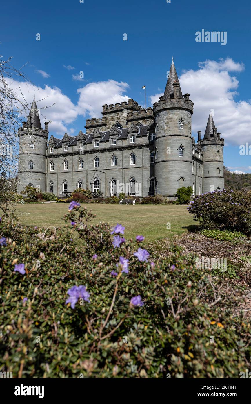 Inveraray Castle ist eine atemberaubend schöne gotische Burg am Ufer des Loch Fyne in Argyll und Bute, Schottland. Es gehört dem Herzog von Argyll Stockfoto