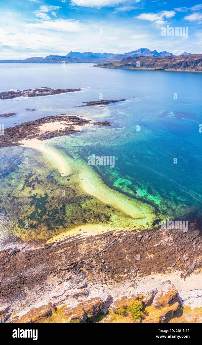 Wunderschönes Loch Eishort von oben gesehen an einem sonnigen Tag Stockfoto