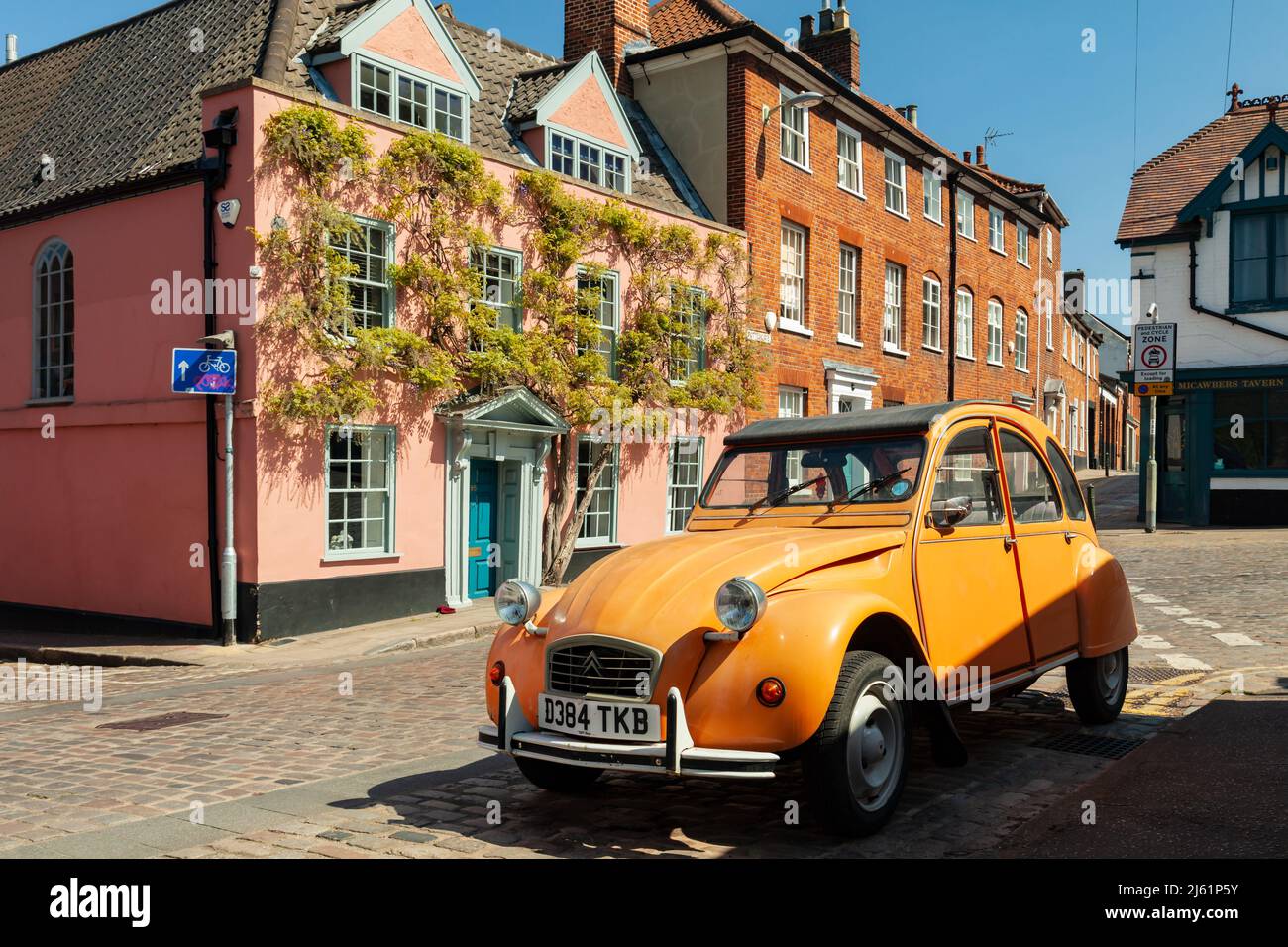 Das legendäre Citroen CV2 im Stadtzentrum von Norwich, Norfolk, England. Stockfoto