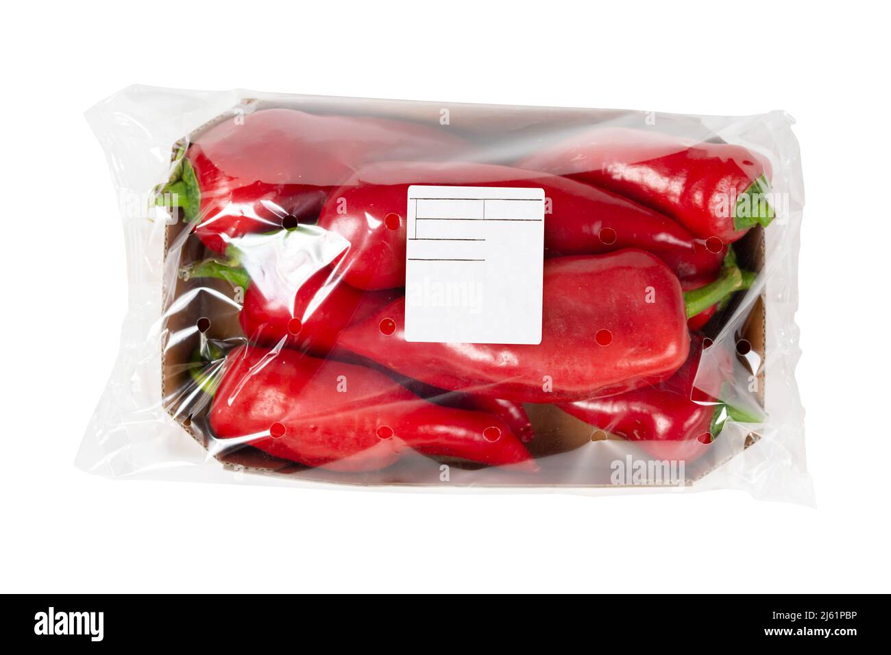 Abgepackter und beschrifteter Paprika auf einem isolierten weißen Hintergrund Stockfoto