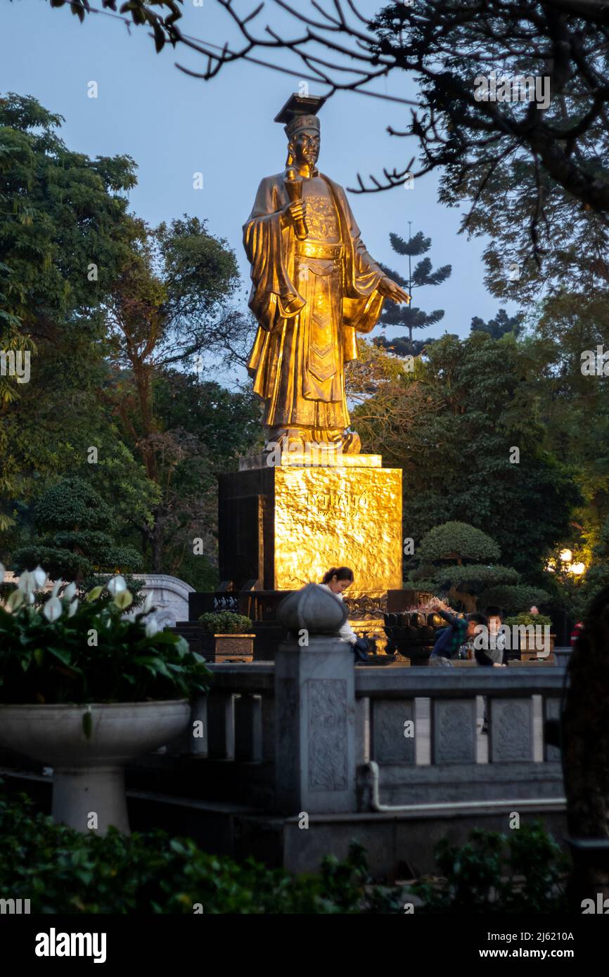 Lý Thái Tổ Denkmal in Hanoi in der Nähe des Hoan Kiem Sees. Stockfoto