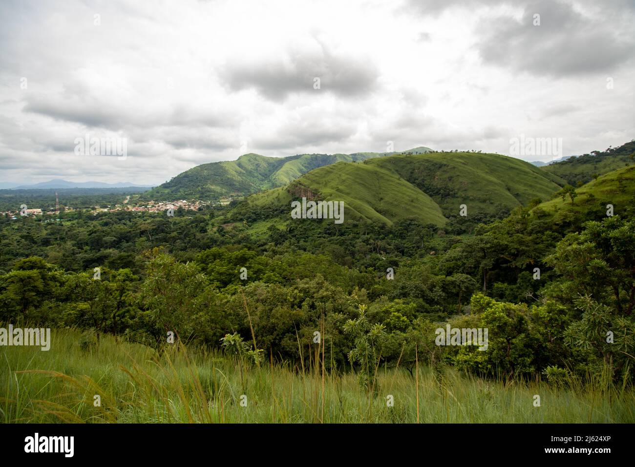 Ho District, Volta Region. Auf einer Wanderung zum Upper Wli Waterfall. Stockfoto