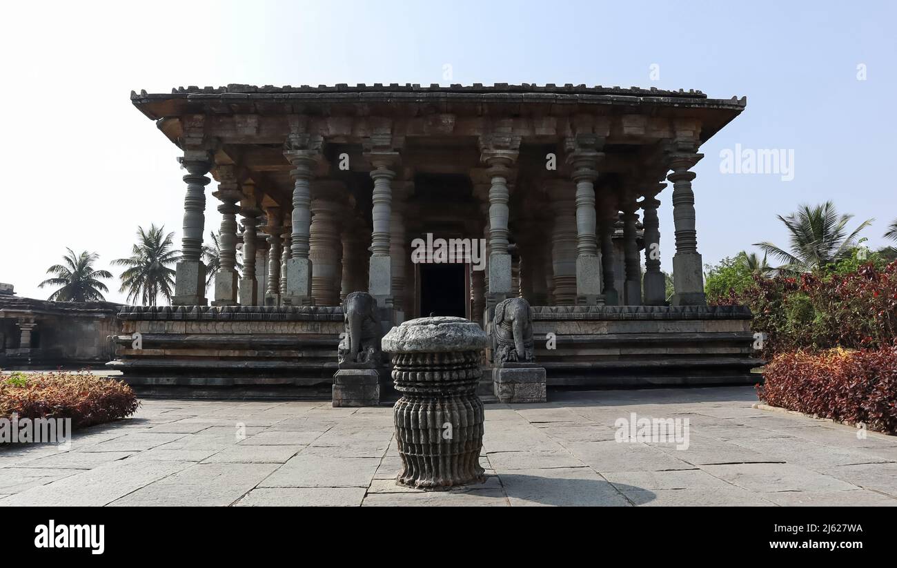 Die Rückansicht des Vijaya Adinath Jain Tempels, Basadi Halli, Halebeedu, Karnataka, Indien Stockfoto