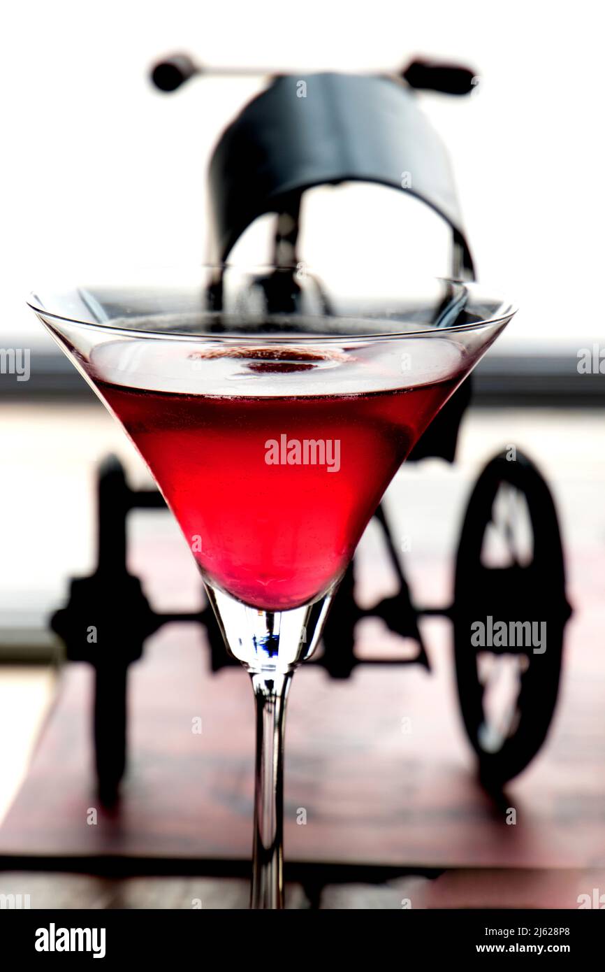 Kalte Getränke Bier und Cocktails im Glas für Fotos von Speisen und Getränken Stockfoto