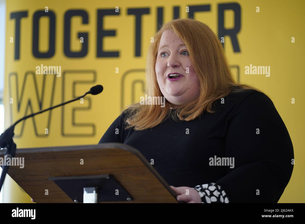 Die Vorsitzende der Alliance Party, Naomi Long, beim Start des Wahlprogramms der Alliance Party Assembly 2022 beim CIYMS in Belfast. Bilddatum: Mittwoch, 27. April 2022. Stockfoto