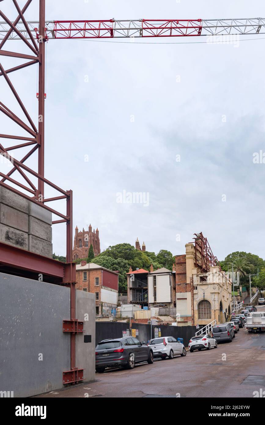 Als Teil der East End Development Stage 2 in Newcastle (Australien) wird nur die façade des ehemaligen Lyric Theatre in der Wolfe Street beibehalten Stockfoto