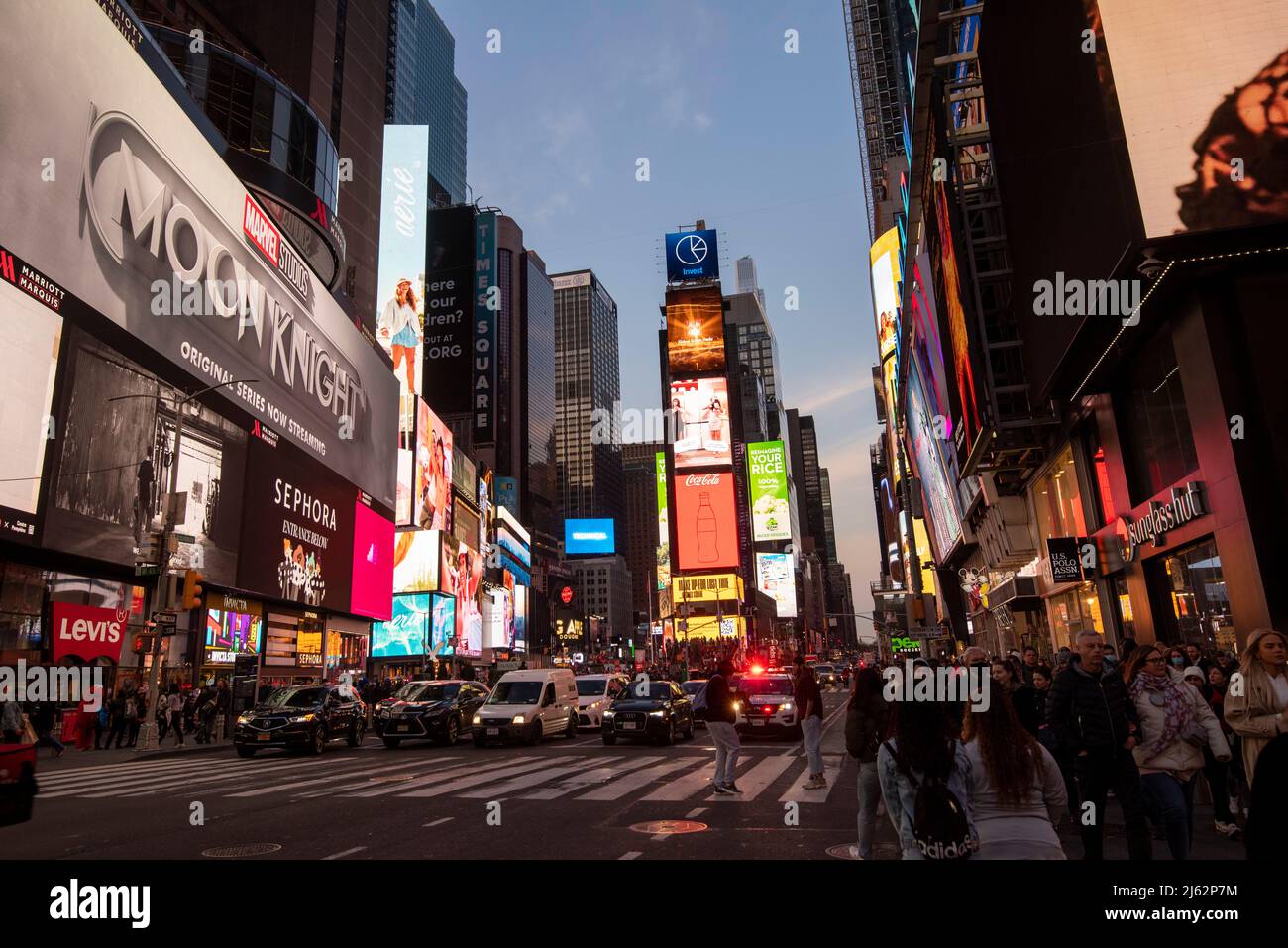 Abenddämmerung am Times Square, Midtown Manhattan, New York USA Stockfoto