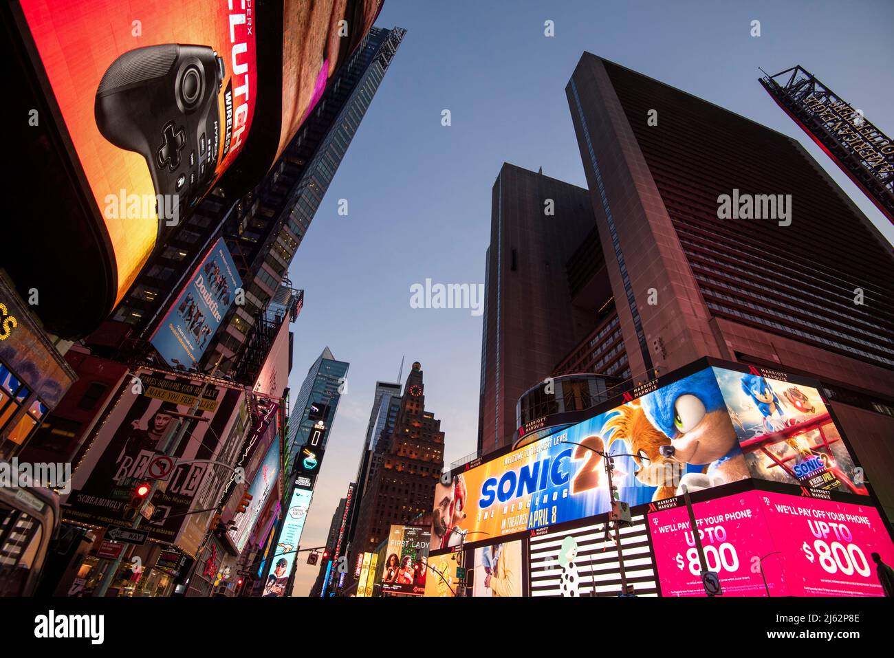 Abenddämmerung am Times Square, Midtown Manhattan, New York USA Stockfoto