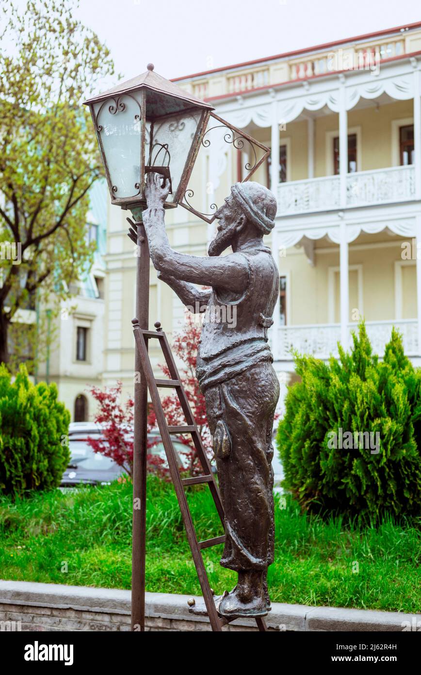 Tiflis/Georgien: Denkmal für den Leuchter in der Nähe der alten Stadtmauer Stockfoto