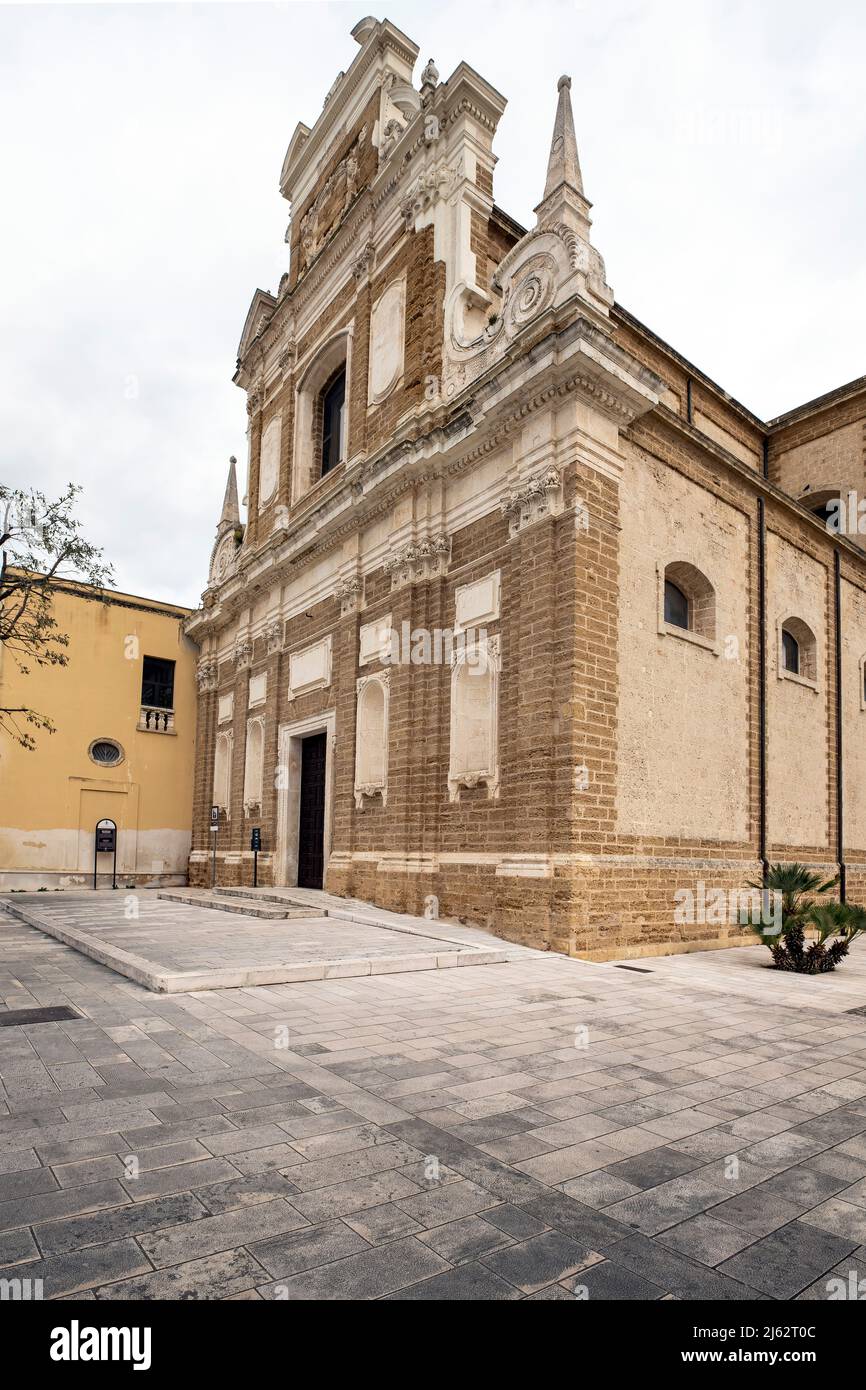 Kirche der Heiligen Theresia von Piazza Santa Theresa, Brindisi, Apulien (Apulien) Italien. Stockfoto