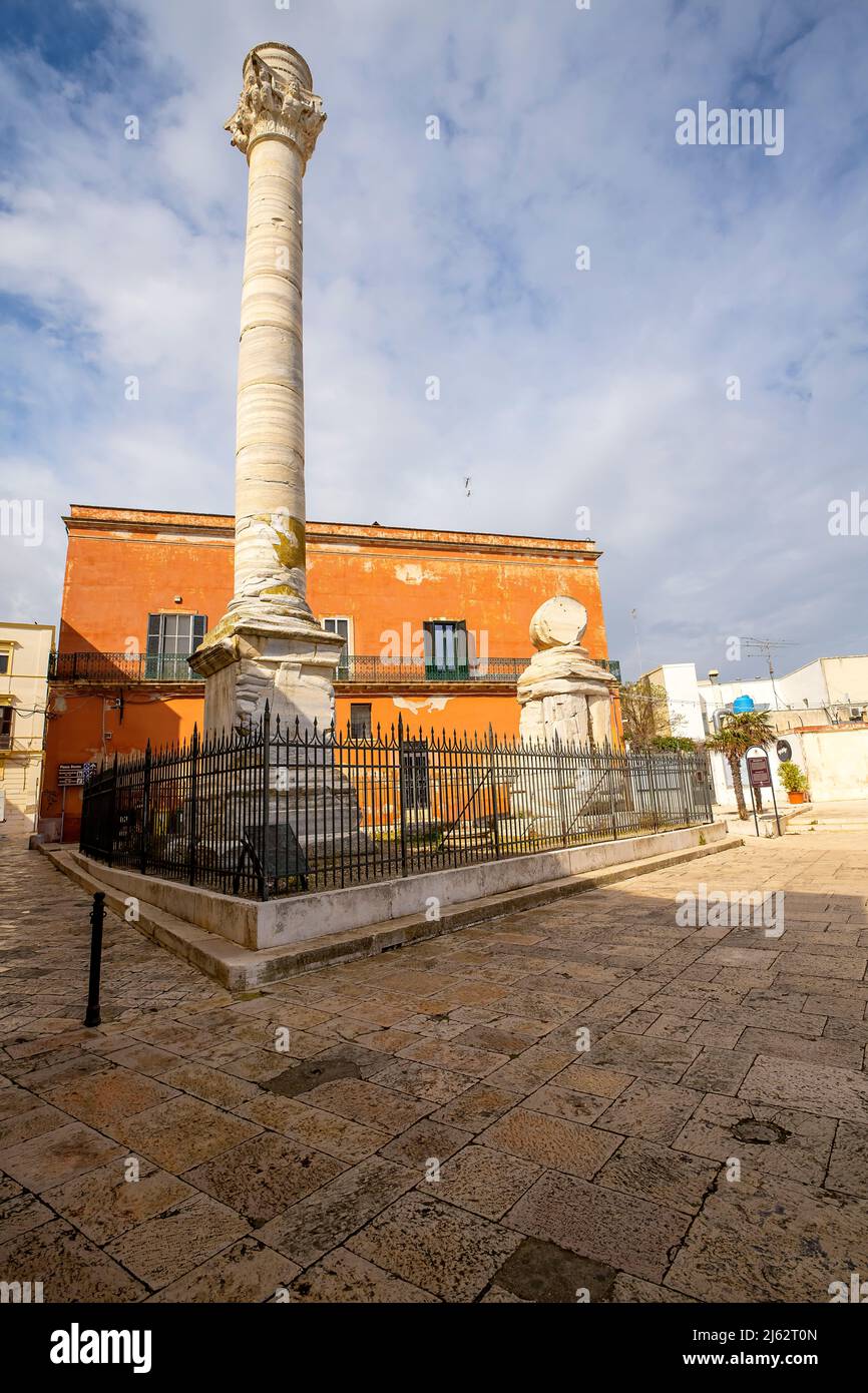 Beeindruckende römische Säulen, ein altes architektonisches Wunder erhalten Brindisi, Apulien (Apulien), Italien. Es stellt den Punkt dar, an dem die Via Appia Straße Stockfoto