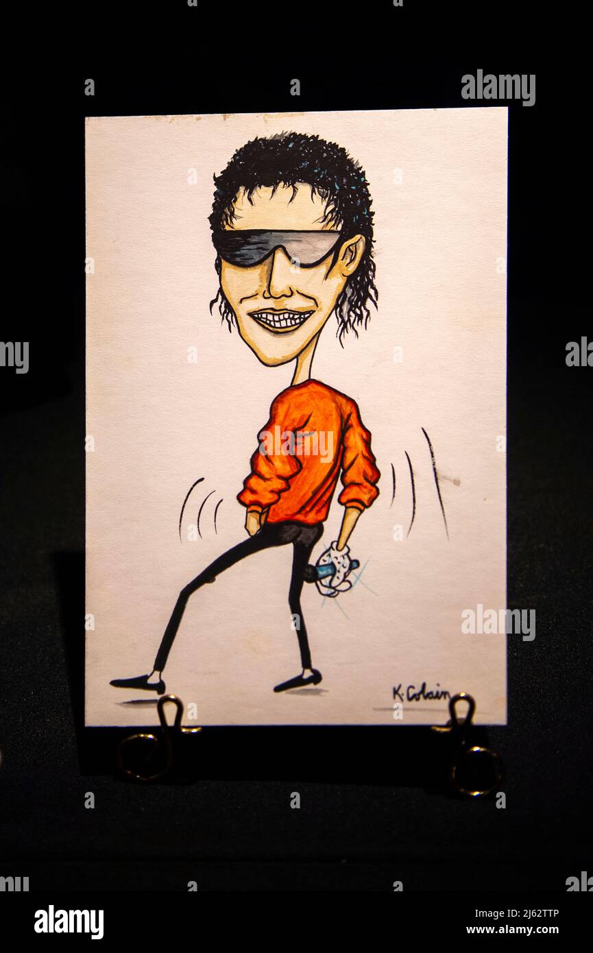 VEREINIGTES KÖNIGREICH. 27. April 2022. Pressevorschau von Kurt Cobain's ikonischem Musikvideo „Smells Like Teen Spirit“ 1969 Fender Mustang E-Gitarre mit einer Anfangsschätzung von $600.000 bis $800.000 und anderen Musik-Memorabilien im Hard Rock Cafe in Piccadilly, London, am 27. April 2022. Kunstwerk von Michael Jackson, gezeichnet von Kurt Cobain in den späten 1980er Jahren. Die Auktion findet im Rahmen einer dreitägigen Veranstaltung statt, die zwischen dem 20. Und 22. Mai 2022 im New Yorker Time Square Hard Rock Cafe stattfindet. (Foto: Claire Doherty/Sipa USA) Quelle: SIPA USA/Alamy Live News Stockfoto