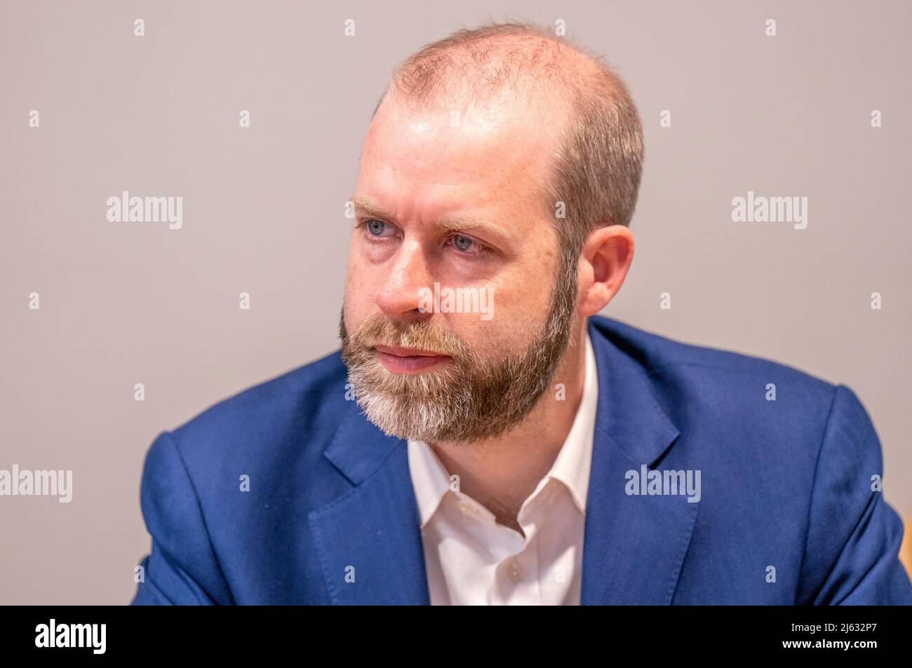 Jonathan Reynolds, der Schattenminister von Labour, besucht während der lokalen Wahlkampagne das SHIELD Community Café in Rosyth, Fife. Bilddatum: Mittwoch, 27. April 2022. Stockfoto