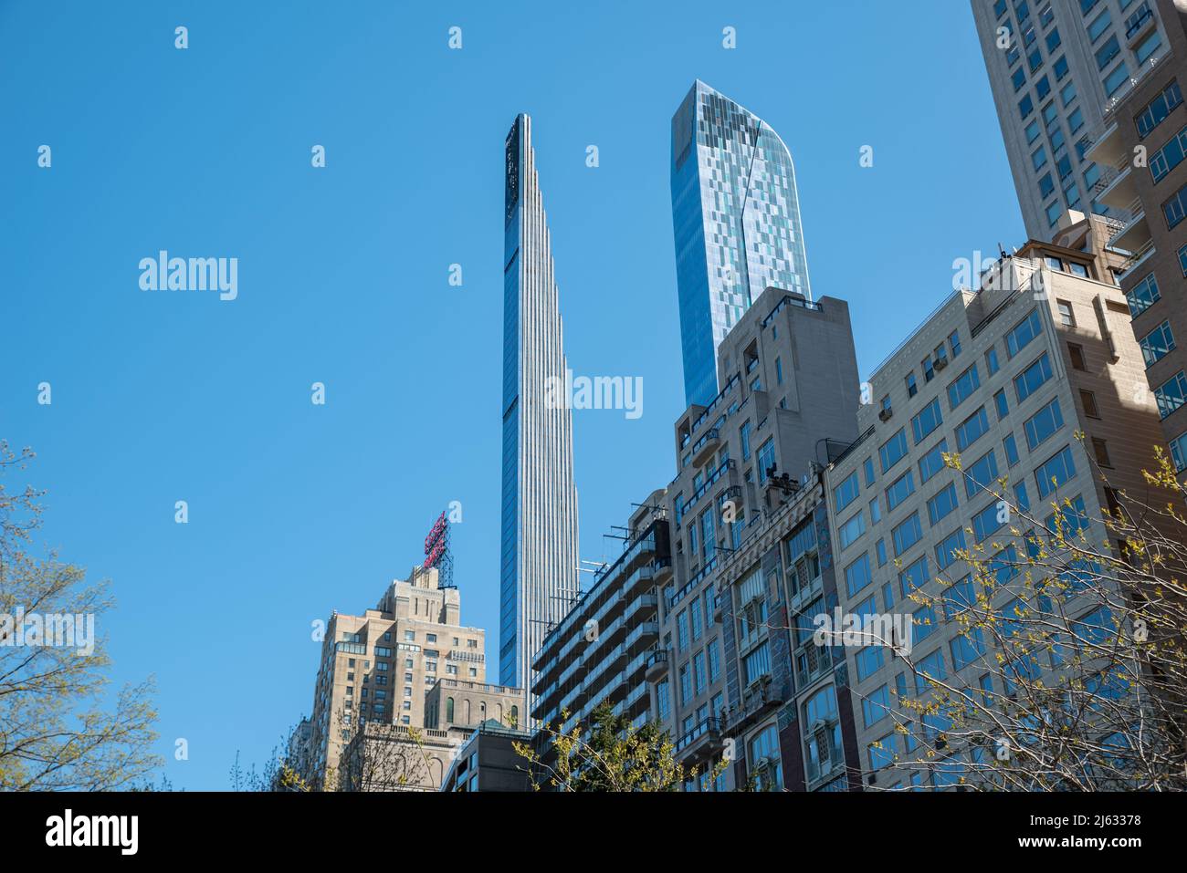 Die Wolkenkratzer von Midtown Manhattan liegen neben dem Central Park in New York City Stockfoto