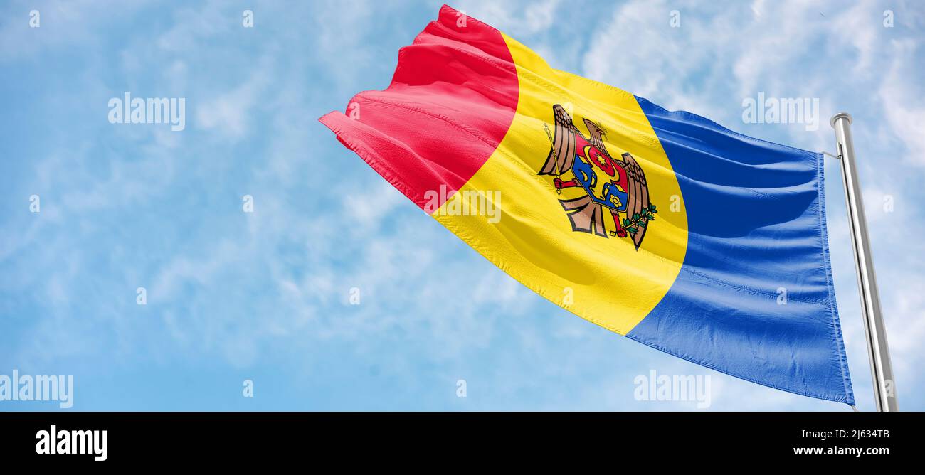 Flagge Moldawiens die Nationalflagge der Republik Moldawien (rumänisch: Drapelul Moldavei) ist ein vertikales Triband aus blau, gelb und rot, mit aufgeladenem Witz Stockfoto