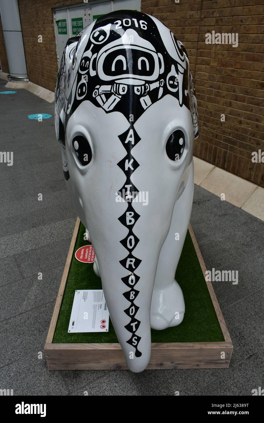 Bemalte Und Dekorierte Elefanten Als Teil Der Elephant Parade 2021 Vor Dem Westquay Shopping Centre In Southampton Stockfoto