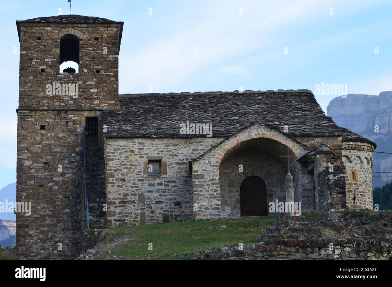 Traditionelle Architektur in den aragonesischen Pyrenäen Stockfoto