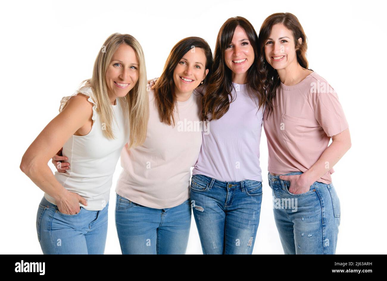 Porträt von vier besten Freundinnen im Studio Standing Stockfoto